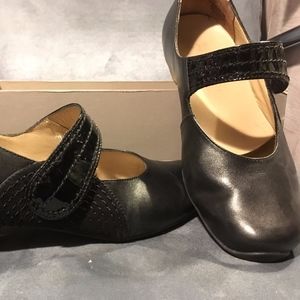 Almost New ziera mary janes 36W